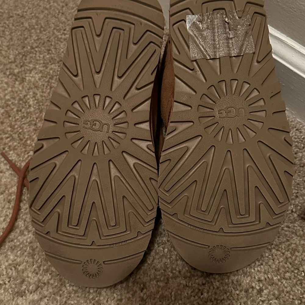 Very gently used uggs - Picture 3 of 7